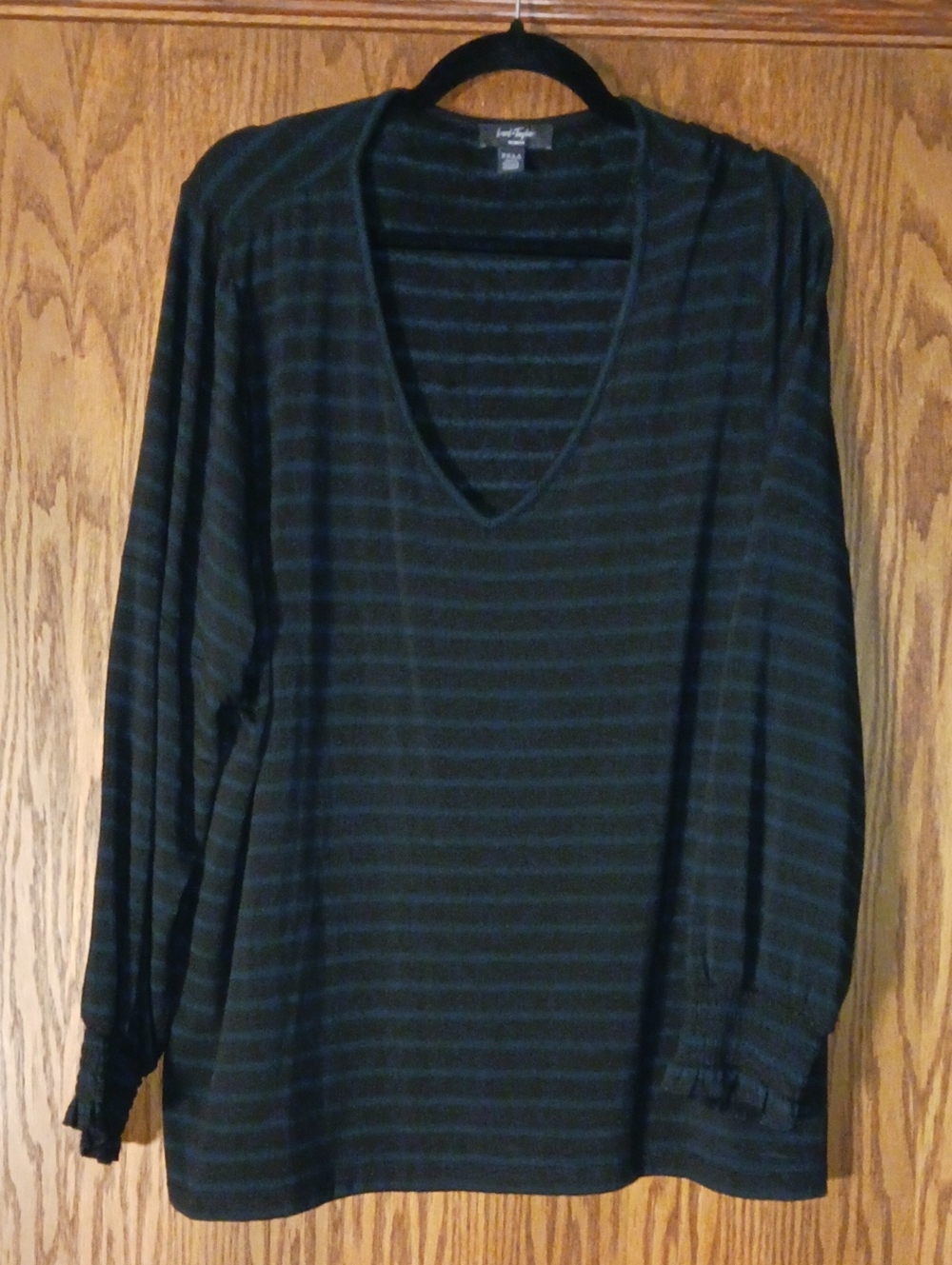 NWT Women's Lord & Taylor Pullover V Neck Sweater